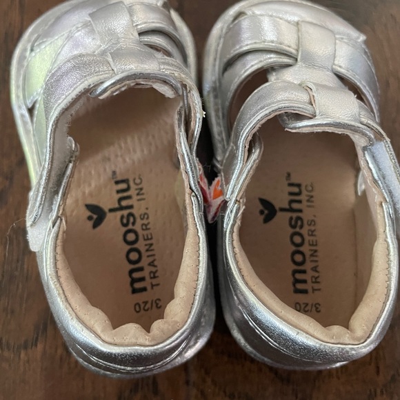 Mooshu Silver baby sandals - Picture 3 of 3